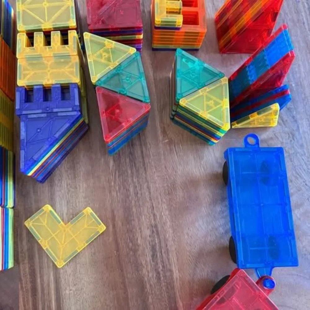 Magnetic Tiles Building Set 305 Pieces | STEM Educational Toy | Excellent Condit